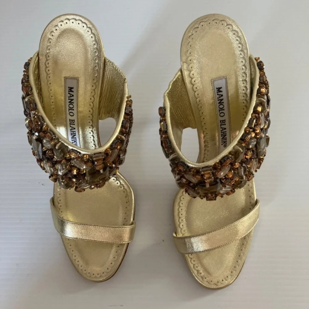 Manolo Blahnik DOGE 115 Jeweled Gold Mule Heeled Sandals size EU 36 US 5.5
